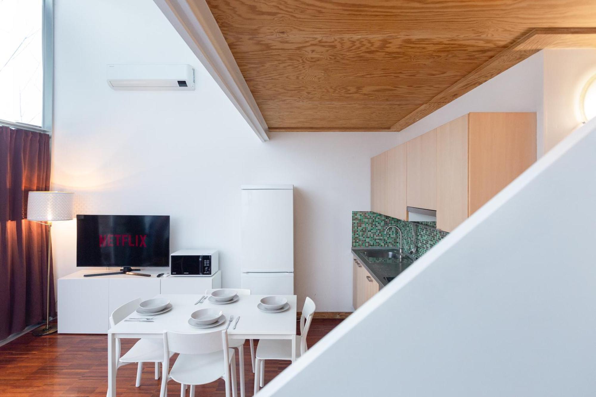 White And Brown Exclusive Loft With Terrace - Free Parking - M2 Station Apartment