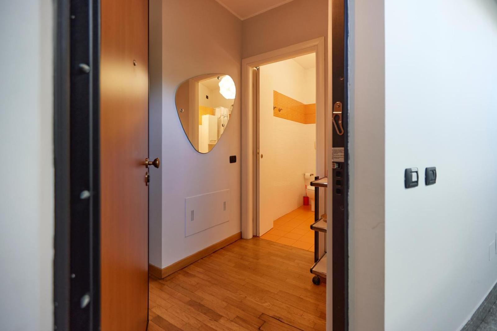 Apartment Bande Nere Studio- A Few Steps From Metro Milan