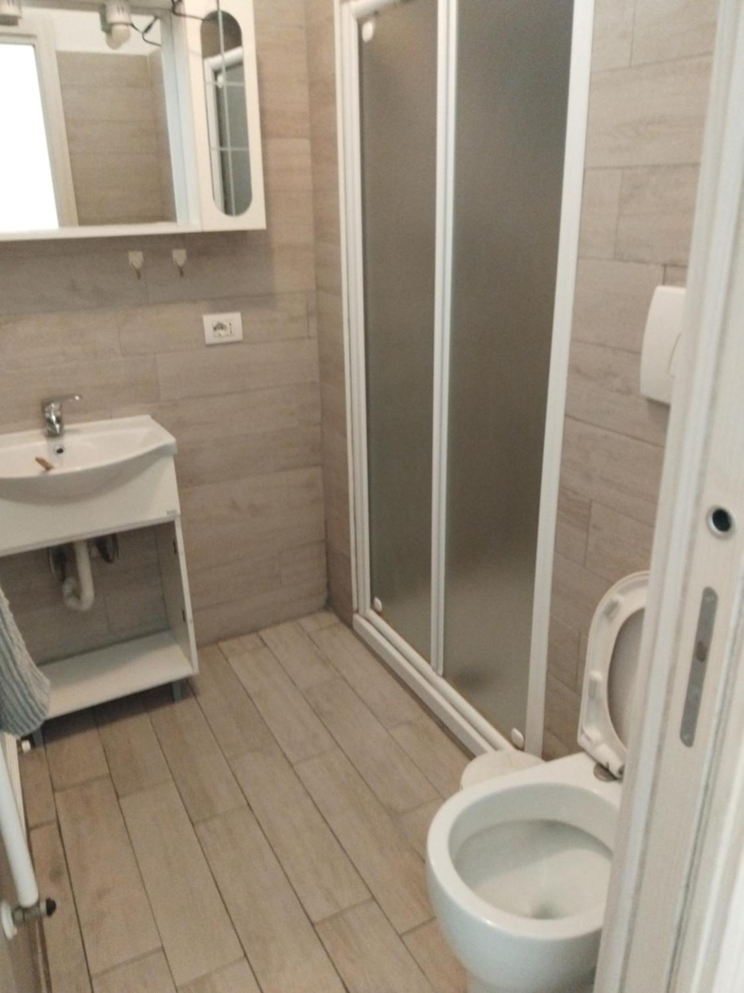 3 Station Free Parking Apartment