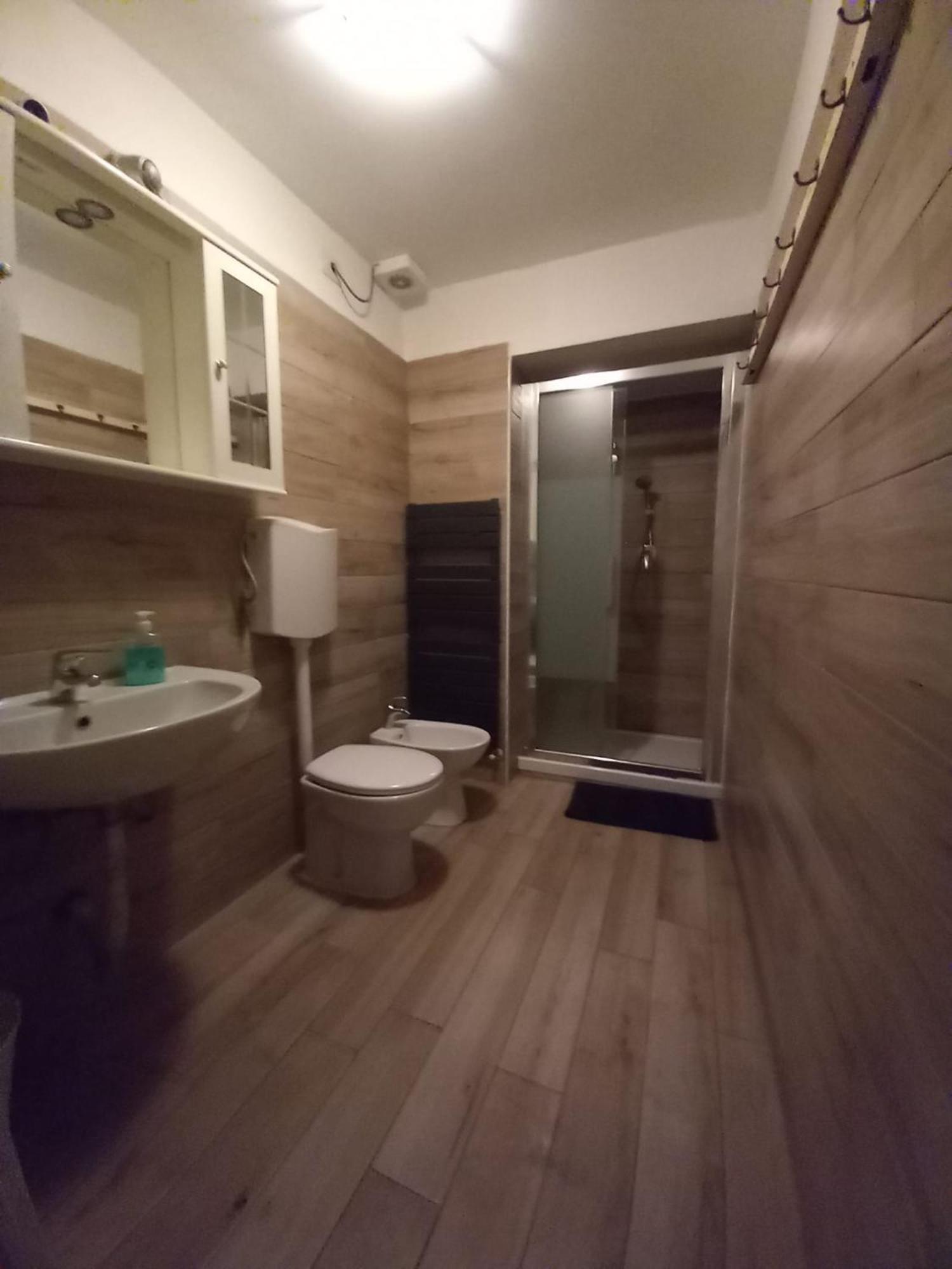 3 Station Free Parking Apartment