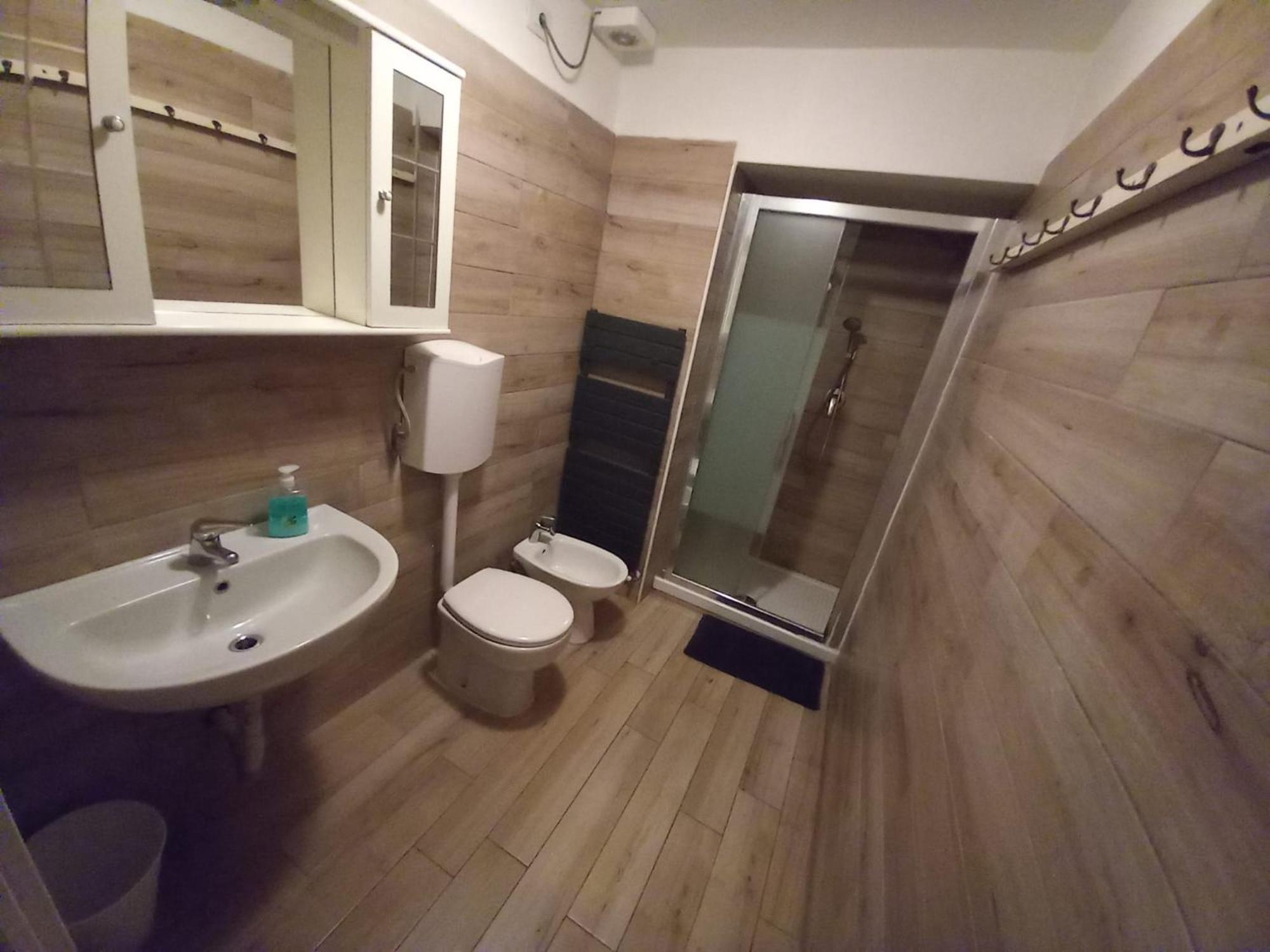 3 Station Free Parking Apartment