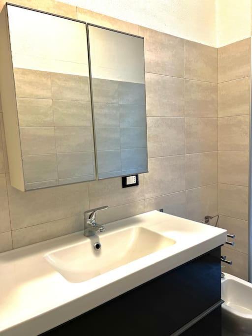 Appartamento Isola Maciachini - Moderno Trilocale Con Balcone 10 Min Da Stazione Milano