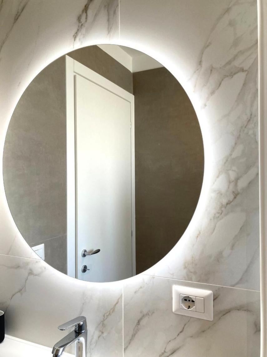 Apartment Lussuoso Bilocale Metro Blu Piazza Frattini Milan