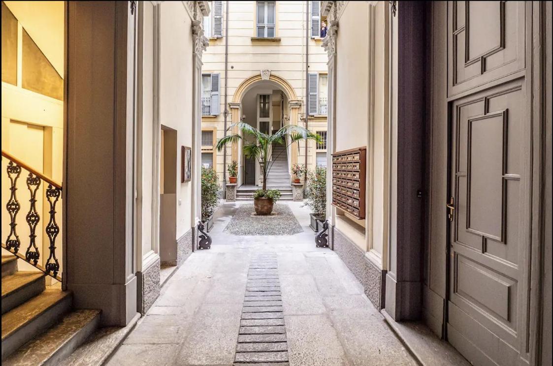In Palazzo Storico * Milan