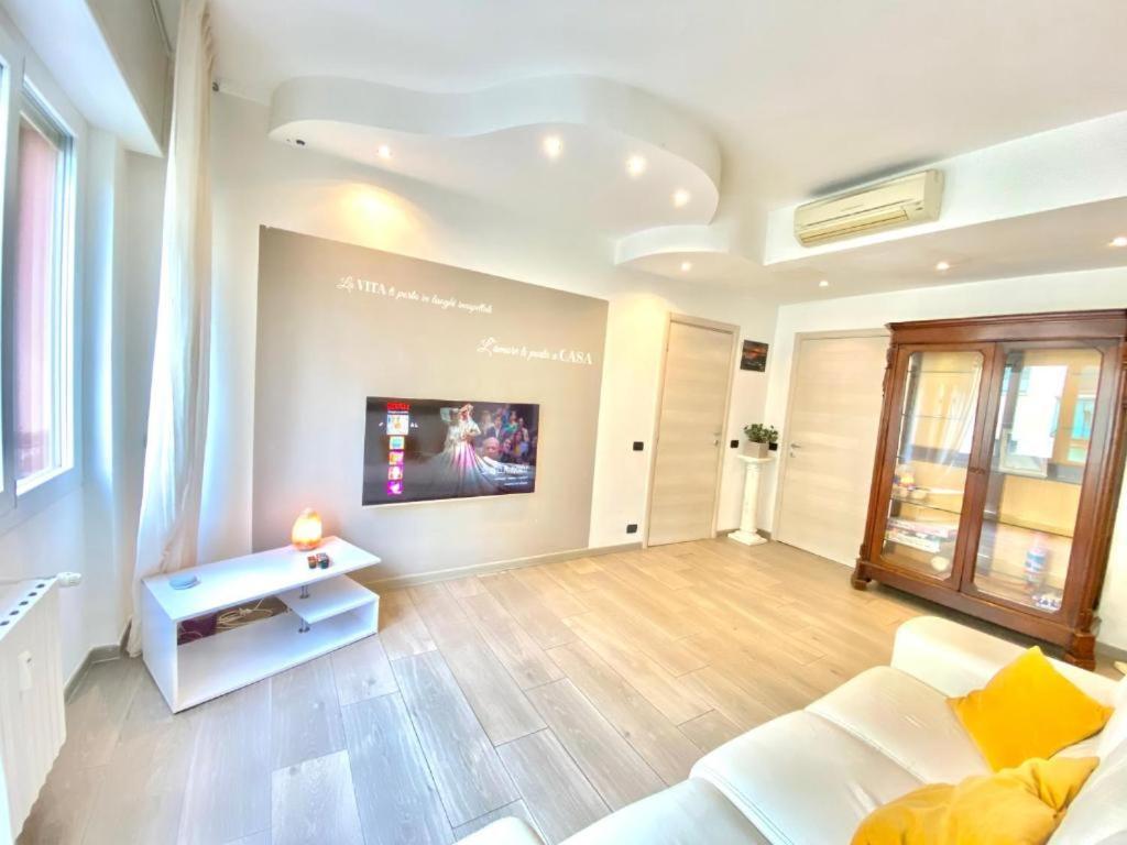 Bocconi Home, Moderna Ed Elegante, Spazioso E Luminoso, Con Due E Due Bagni * Milano