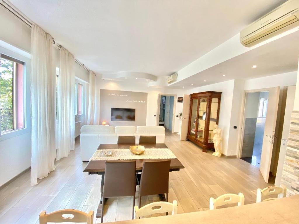Appartamento Bocconi Home, Moderna Ed Elegante, Spazioso E Luminoso, Con Due E Due Bagni *