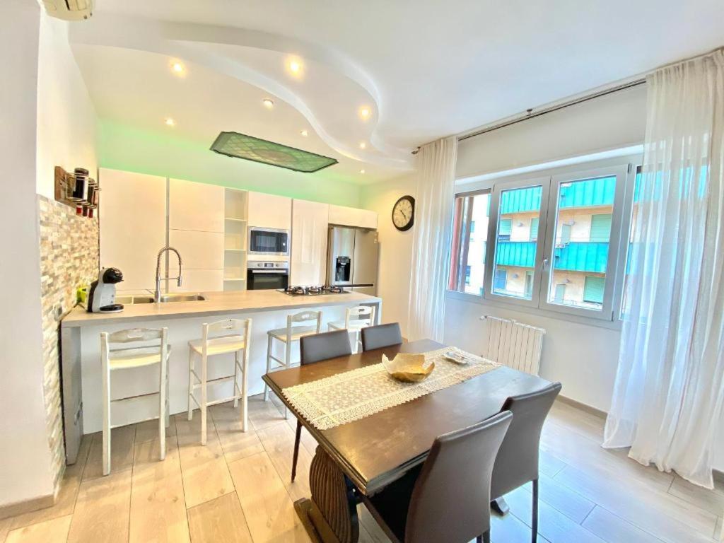 Bocconi Home, Moderna Ed Elegante, Spazioso E Luminoso, Con Due E Due Bagni *