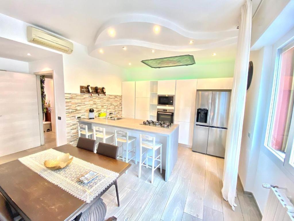 Lejlighed Bocconi Home, Moderna Ed Elegante, Spazioso E Luminoso, Con Due E Due Bagni