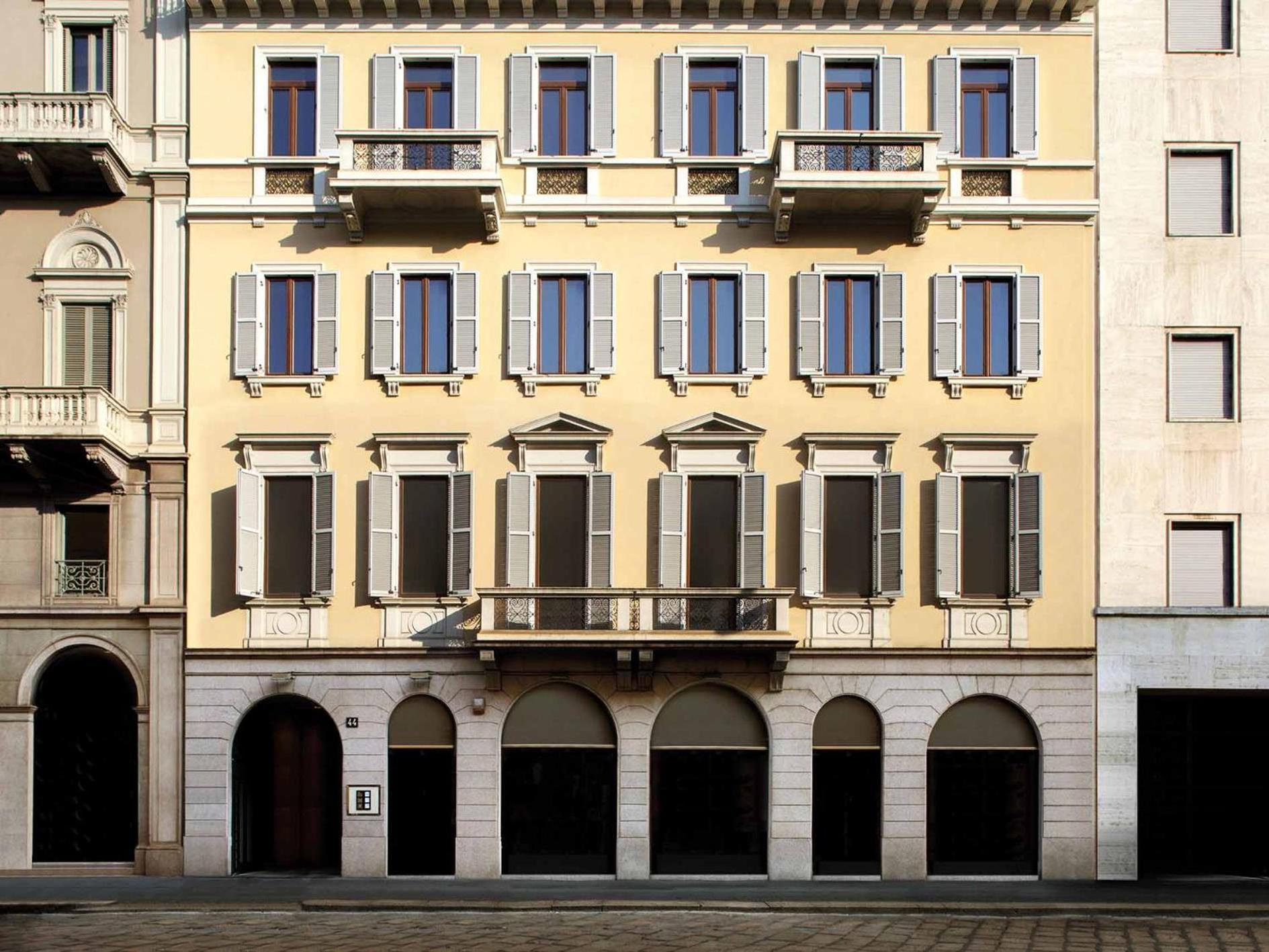 Manzoni 44 * Milano
