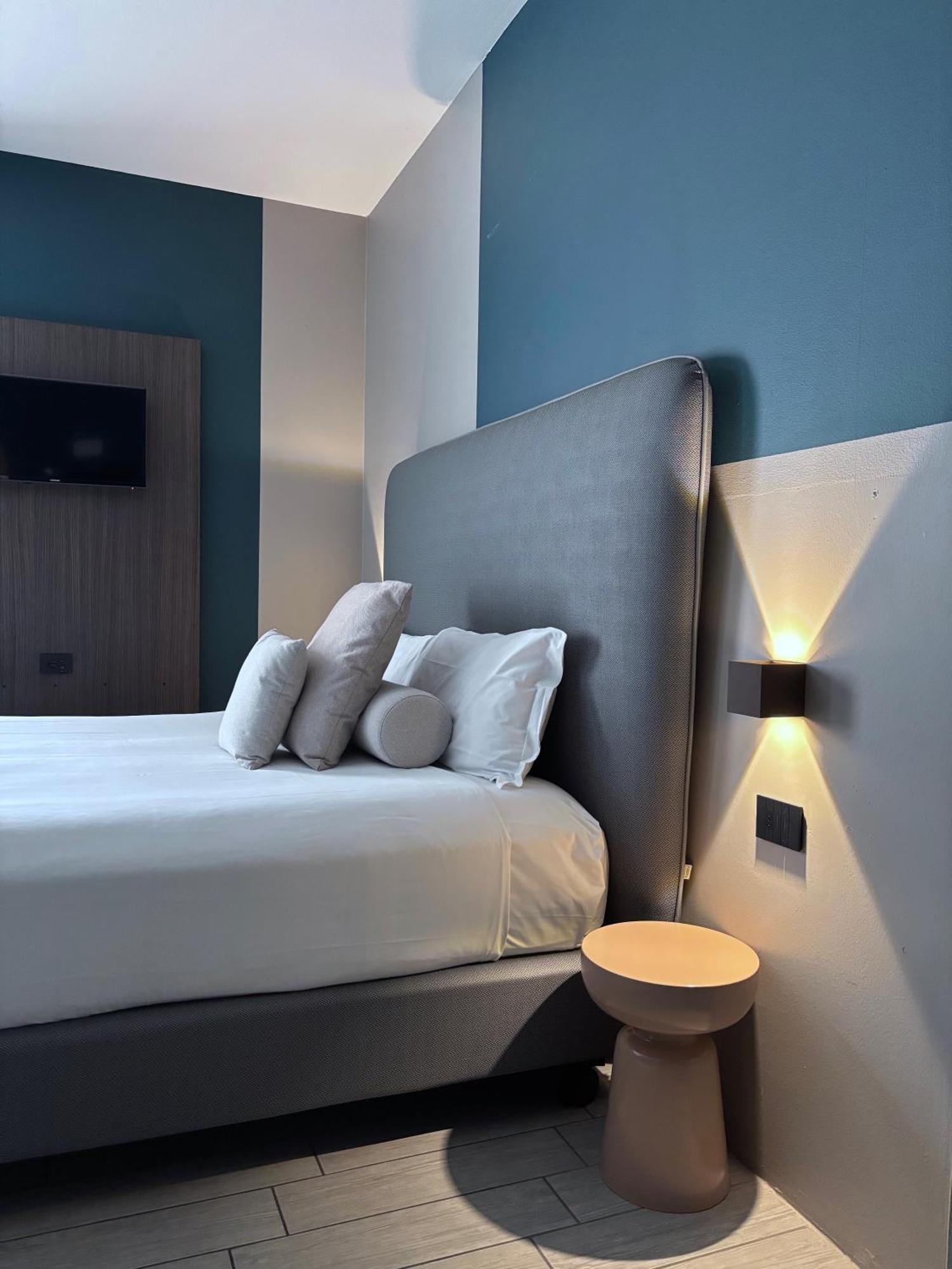 Av Hotell
