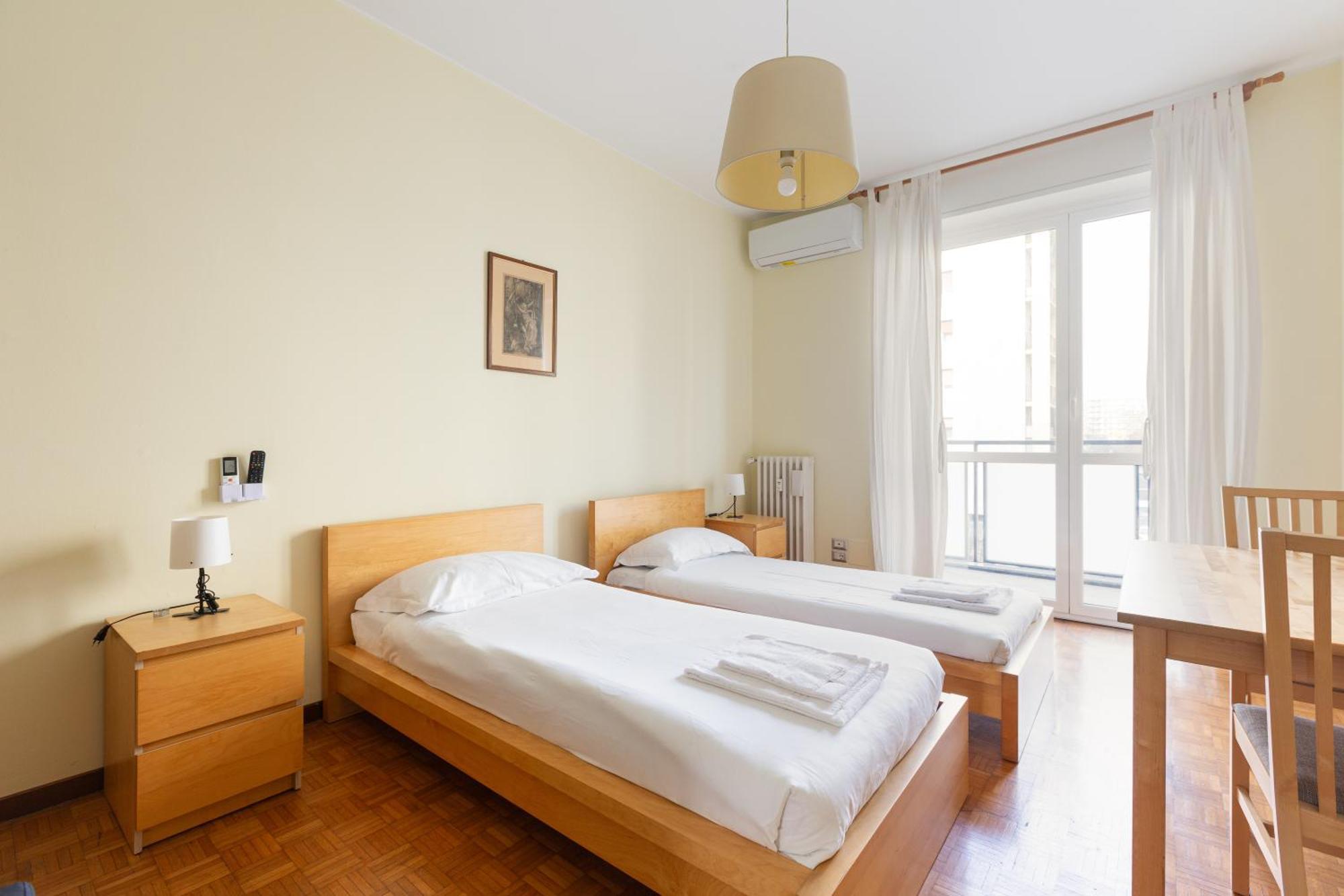 Stazione - Bilocale Con Cucina Separata Appartement Milaan
