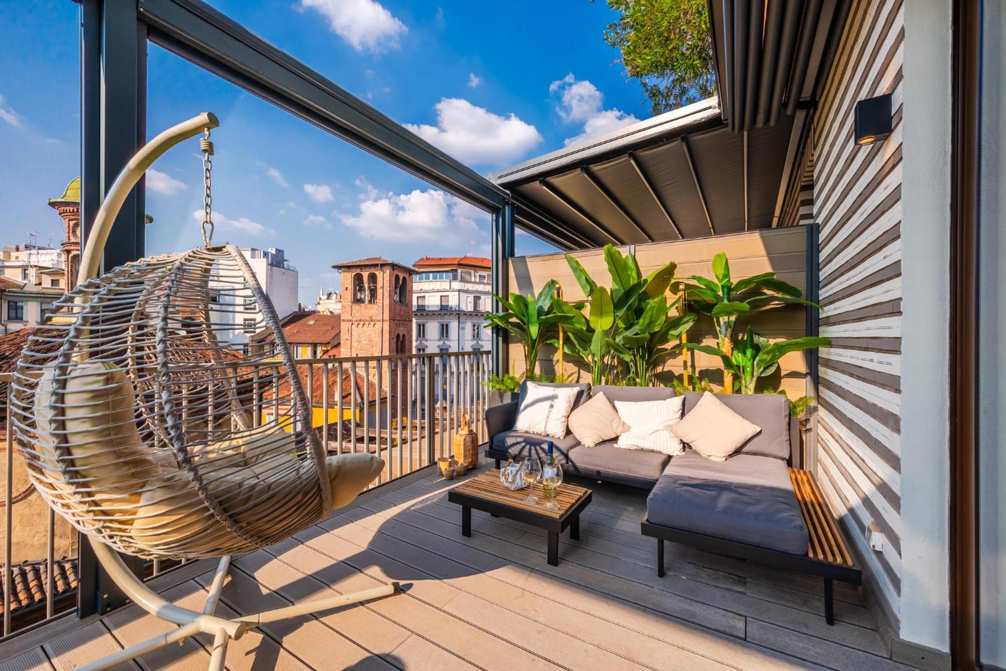 Terrazza Con Jacuzzi E Vista Iconica Sul Duomo Milano