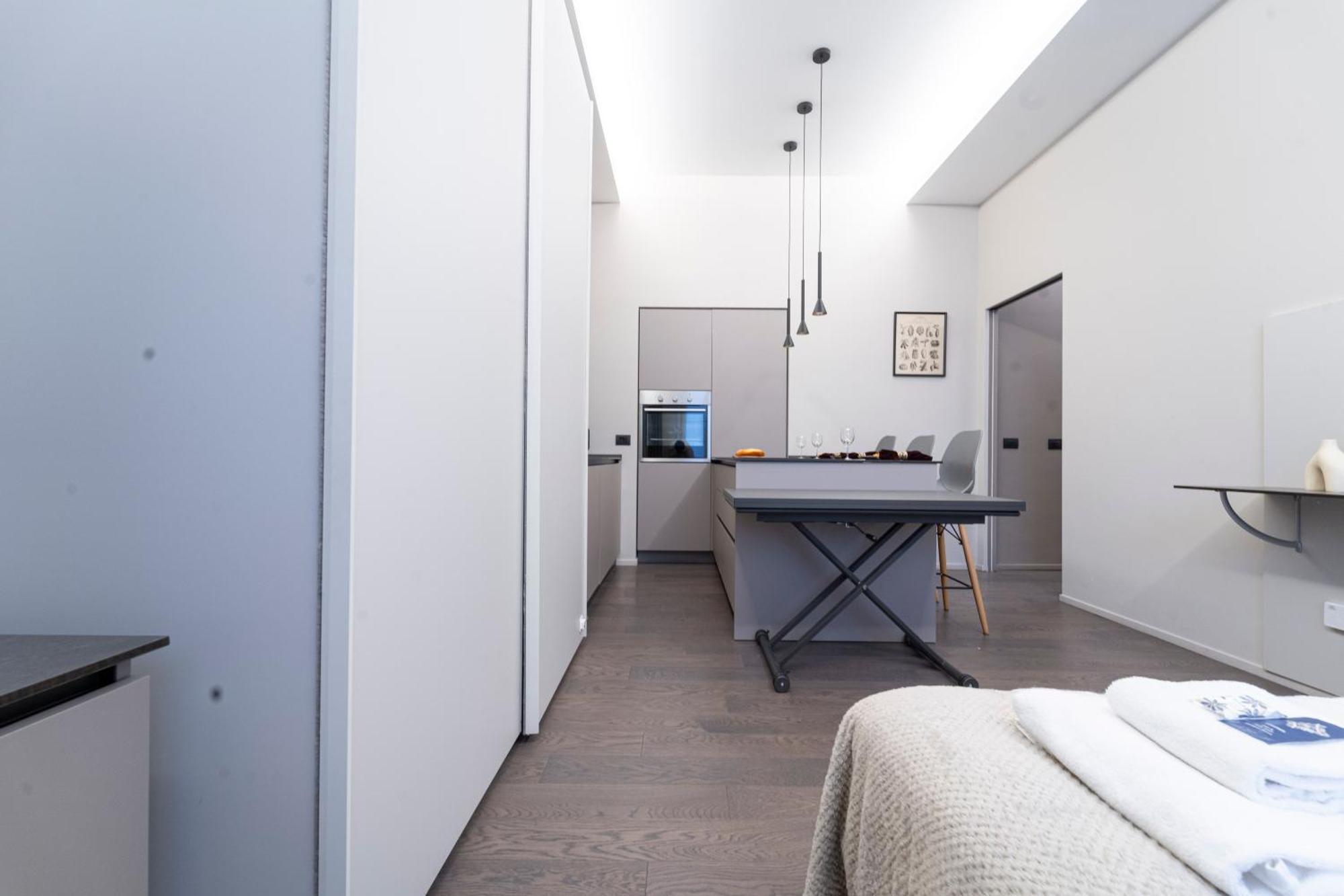 Appartement Designed In Center Gae Aulenti Area With Ac, Wifi And Subway Airport Connected Steps From Station Milaan