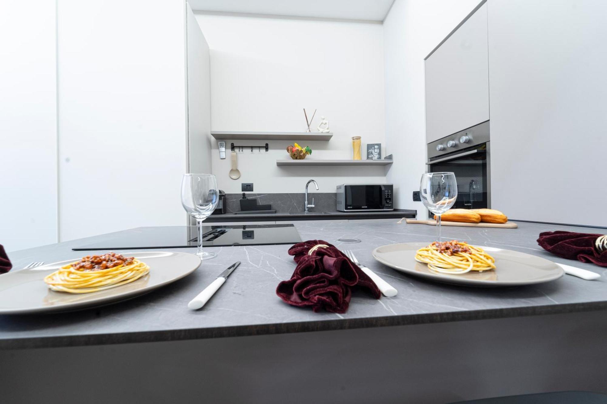 Appartement Designed In Center Gae Aulenti Area With Ac, Wifi And Subway Airport Connected Steps From Station *