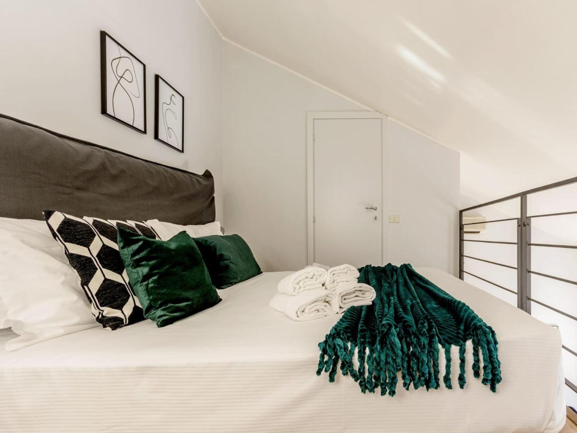 Modern In Heart Of Brera Apartment