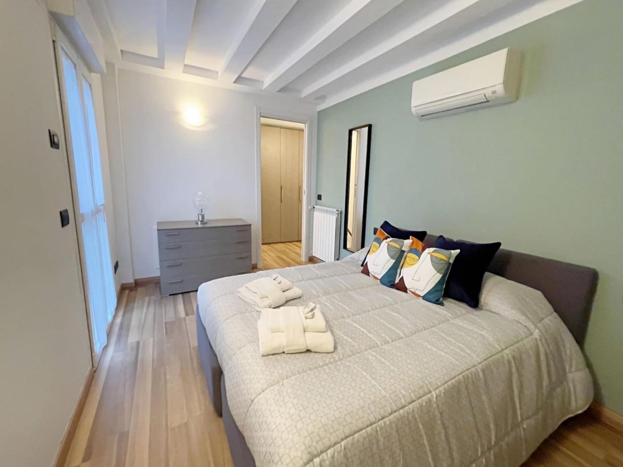 Appartement Candiani F2 Trilocale 2 Livelli Milaan