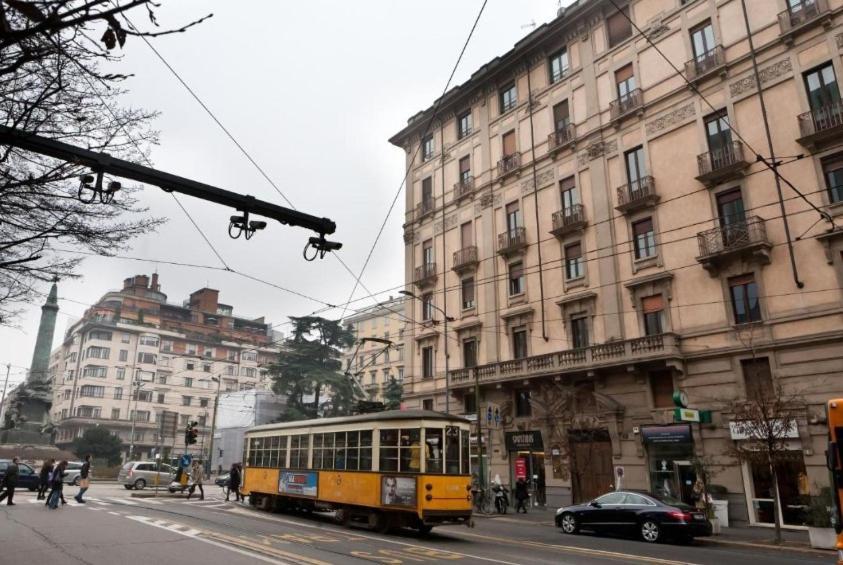 Family Comfort, Duomo 15min Walk Away, With Parking In Front Apartment *