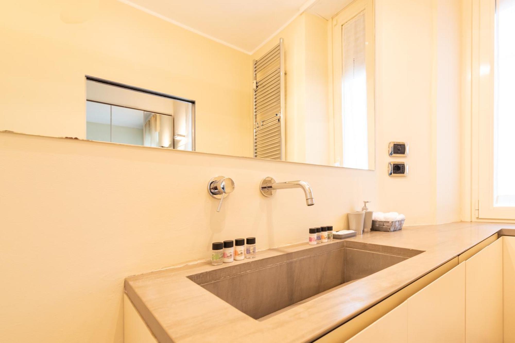 130 Sqm - Lima M1 - Elegant And Luxury Design Flat Appartamento Milano