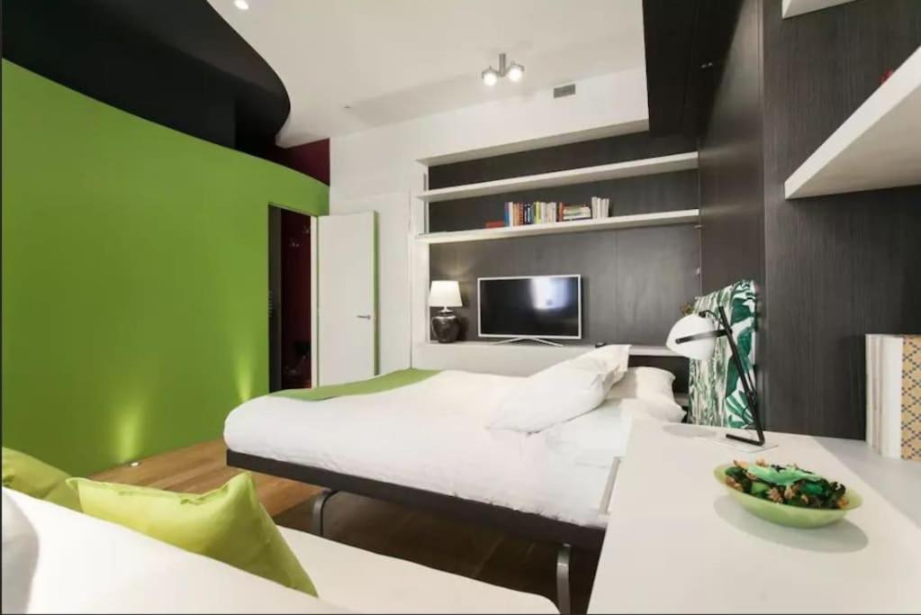 Smart In Center Of Brera Apartment