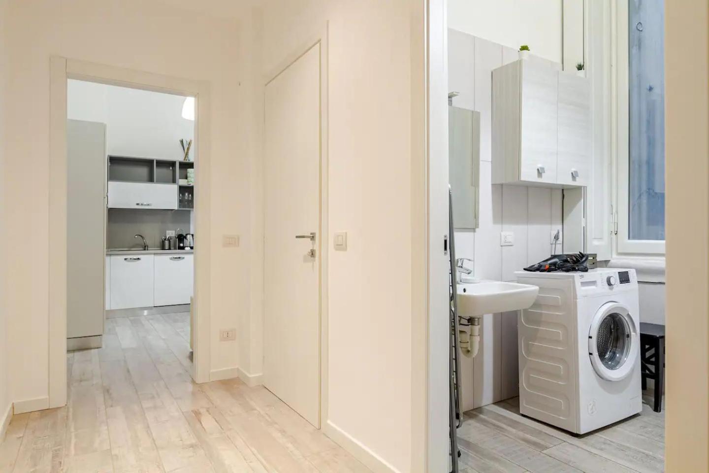Elegance - - Via Spartaco * Mailand