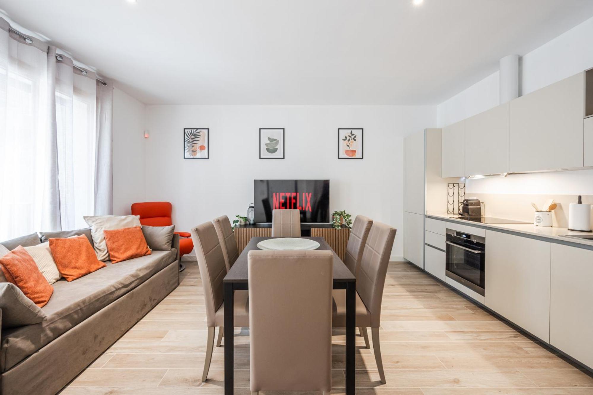 Moderno Con Terrazza & Palestra Apartment