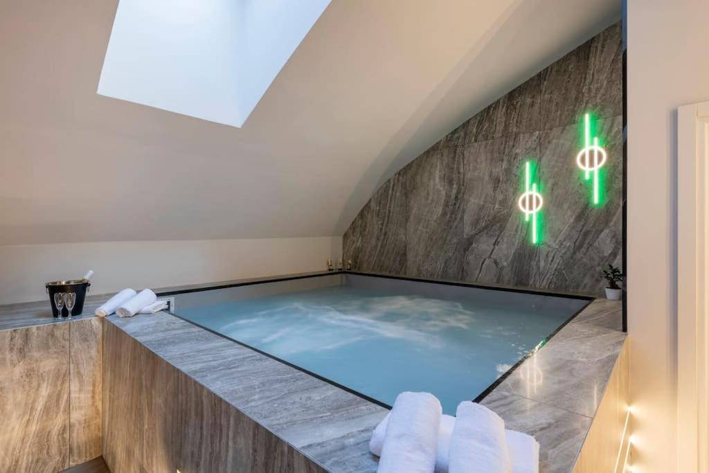 Piscina Interna Privata E A Appartamento