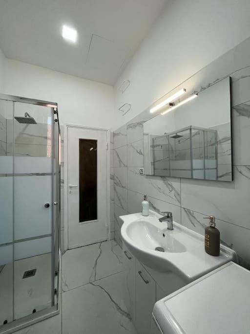 Apartment Spacious And Bright Close To Fiera And San Siro Mailand