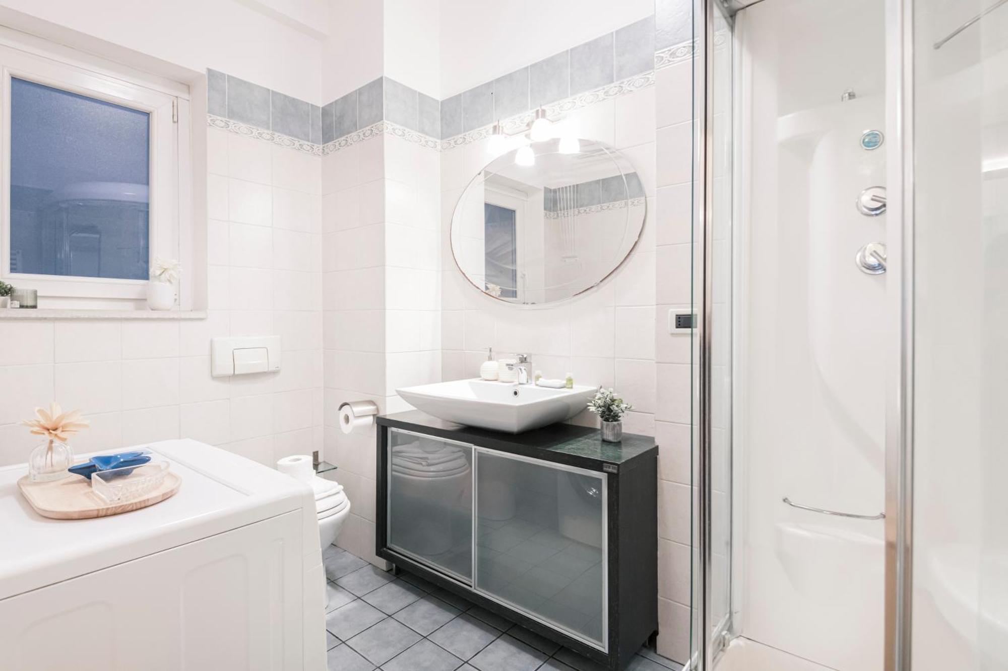 Apartment Easylife - Pearl With Balcony On Ticinese District *