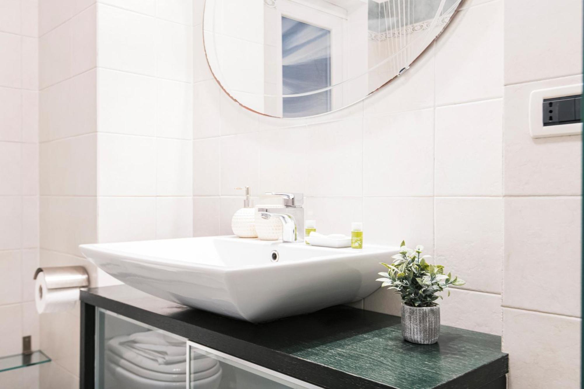 Apartment Easylife - Pearl With Balcony On Ticinese District *