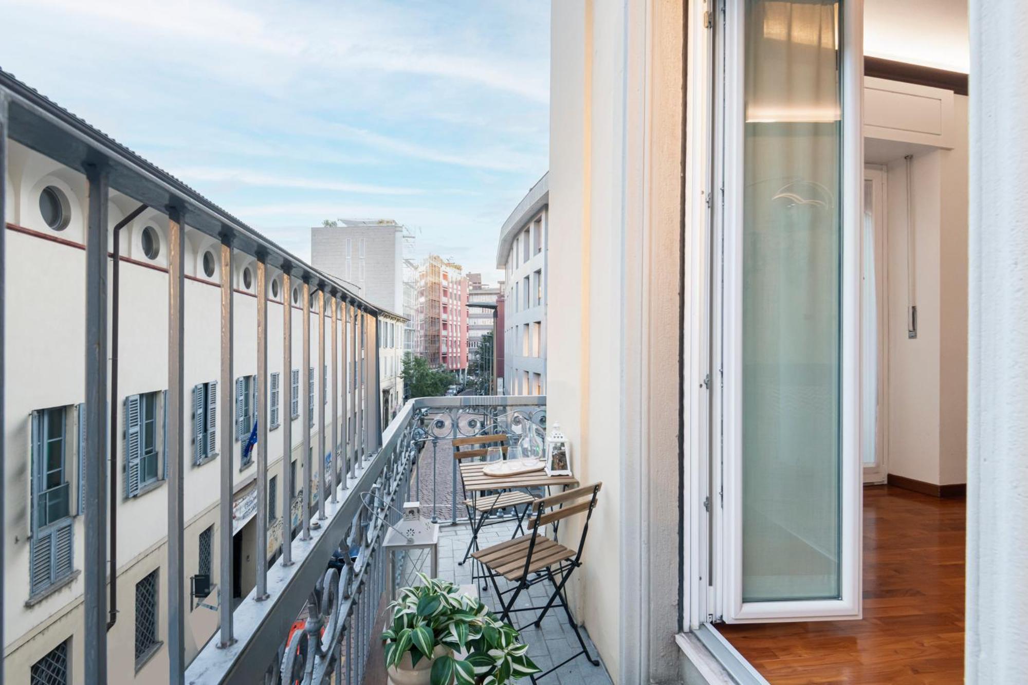 Easylife - Pearl With Balcony On Ticinese District