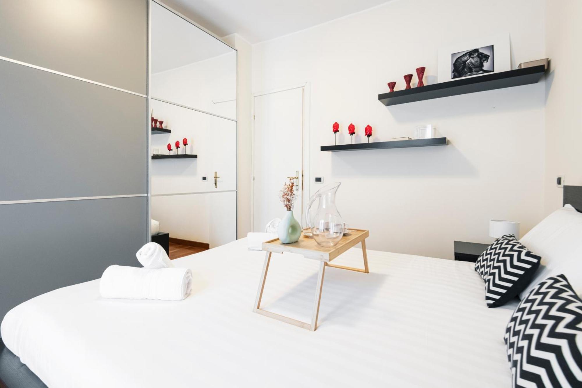 Apartment Easylife - Pearl With Balcony On Ticinese District *