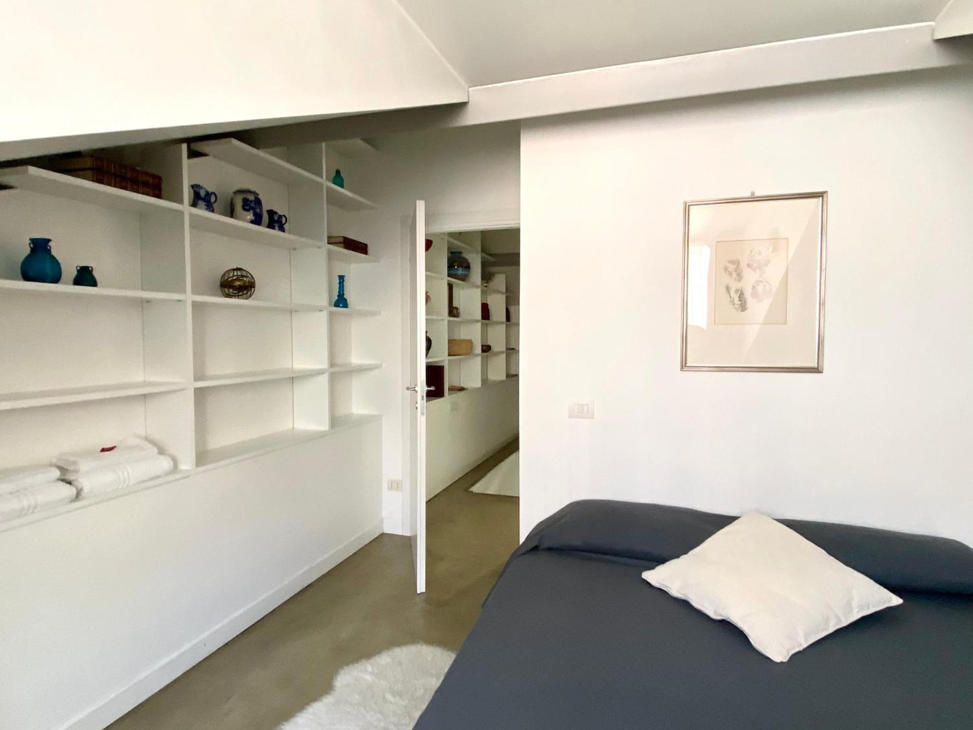 Sant Ambrogio Courtyard In Shared Flat Mailand