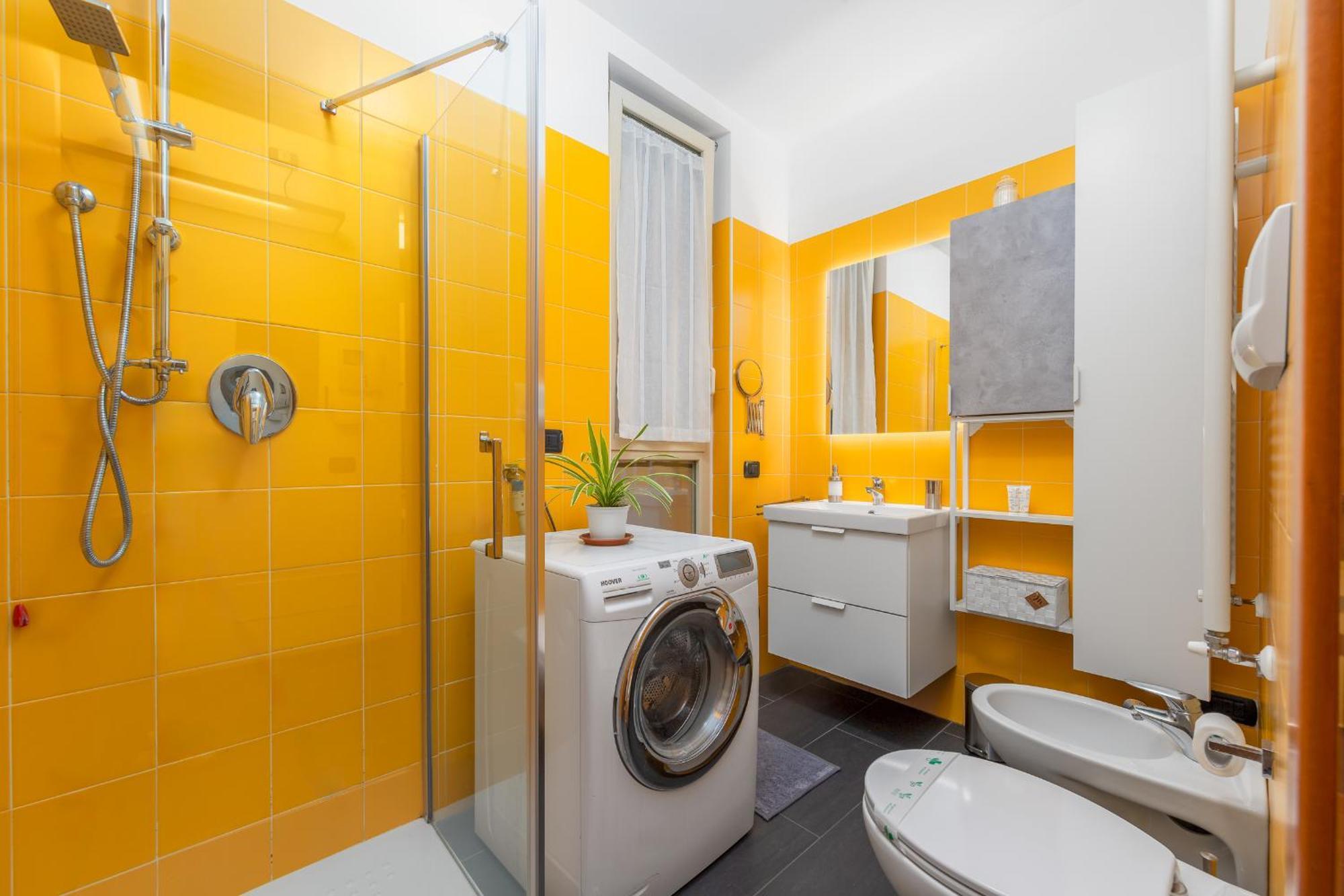 Free Private Parking - 5min To Metro - Balcony - Quiet Apartment *