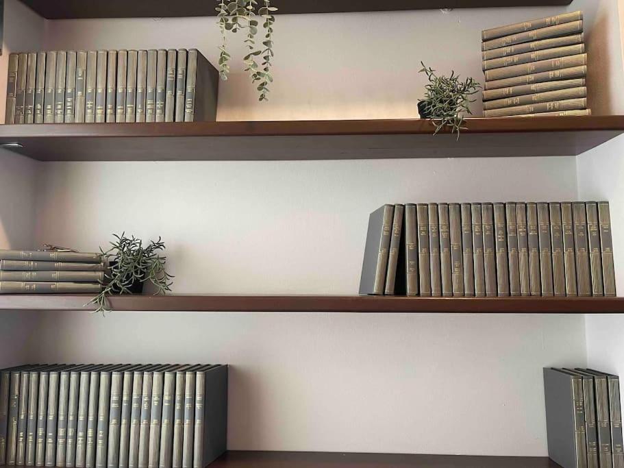 Artsy Flat With Shared Pool Milano