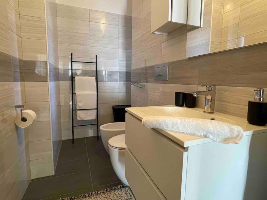 Artsy Flat With Shared Pool Lejlighed