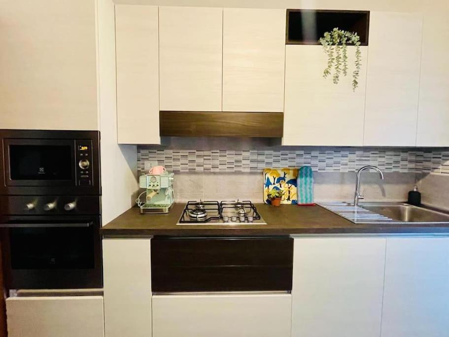Artsy Flat With Shared Pool * Milano
