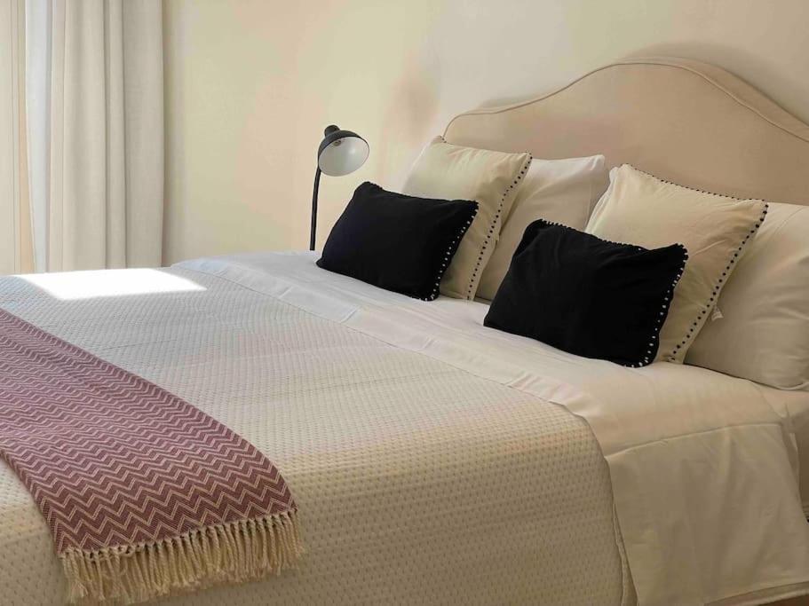 Artsy Flat With Shared Pool Lejlighed Milano