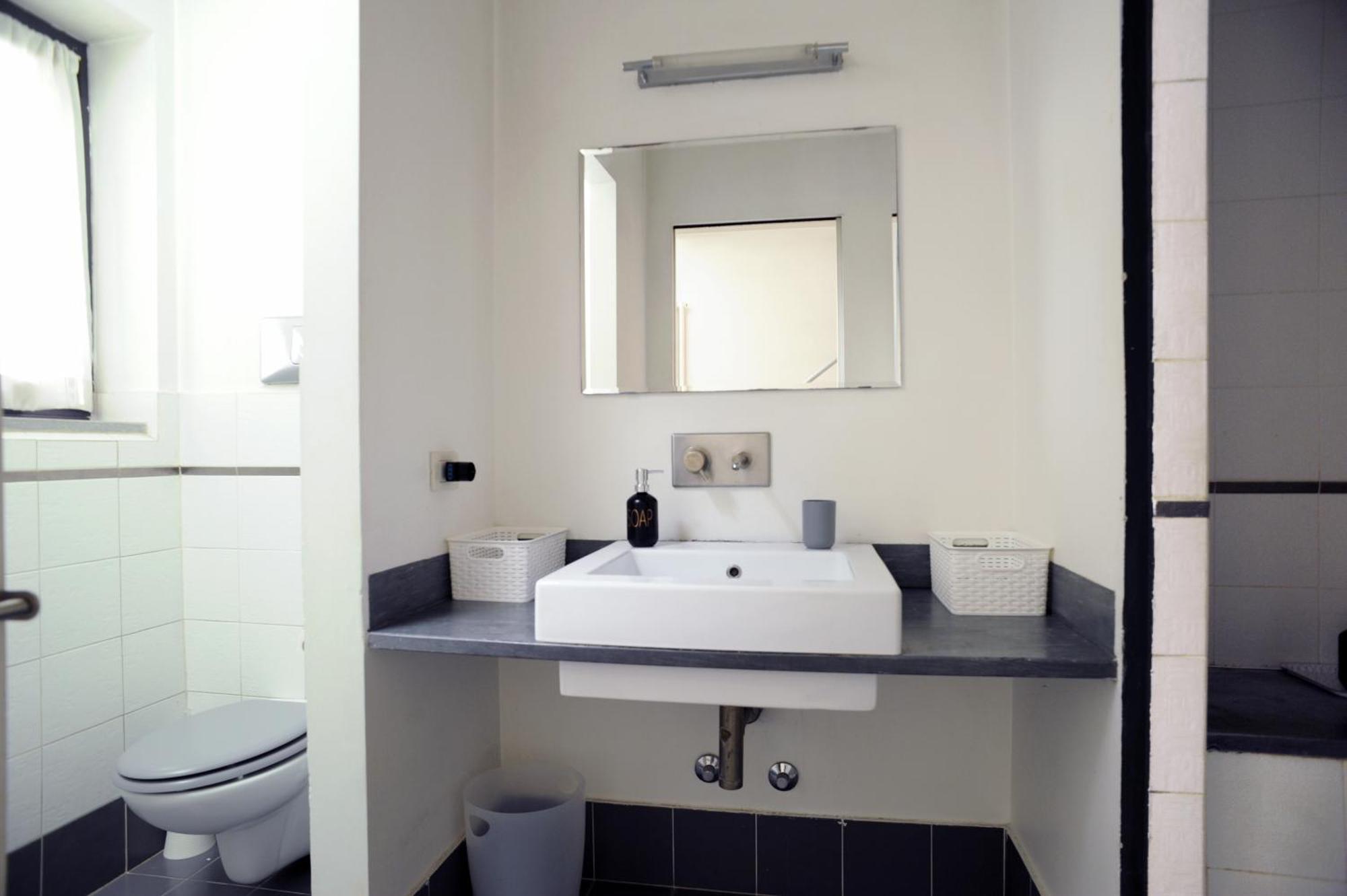 Sant Ambrogio Courtyard In Shared Flat Privatunterkunft Mailand