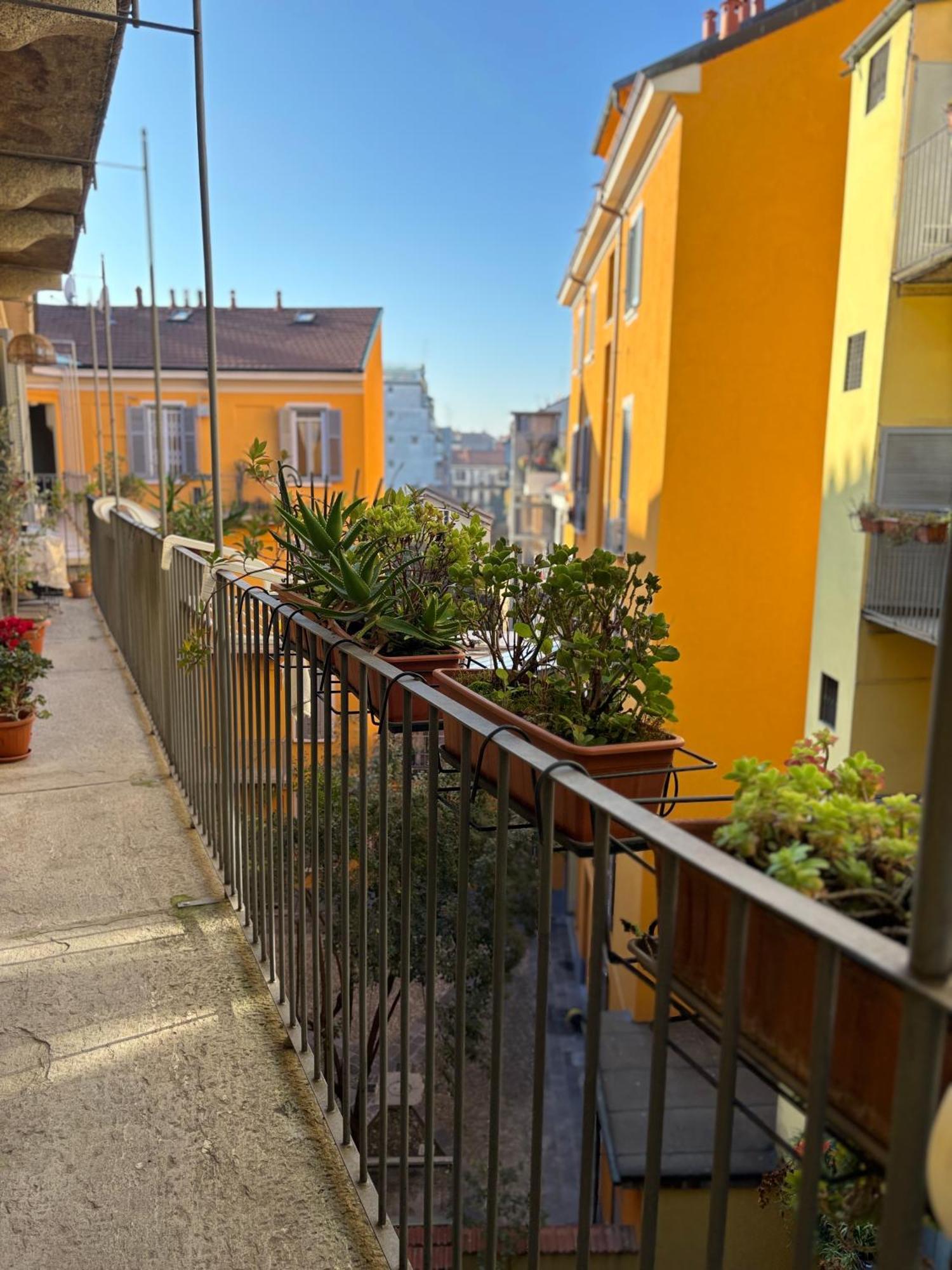 La Vecchia Milano-les Nubles Vannucci - Il Ballatoio E Il Cortile Milano