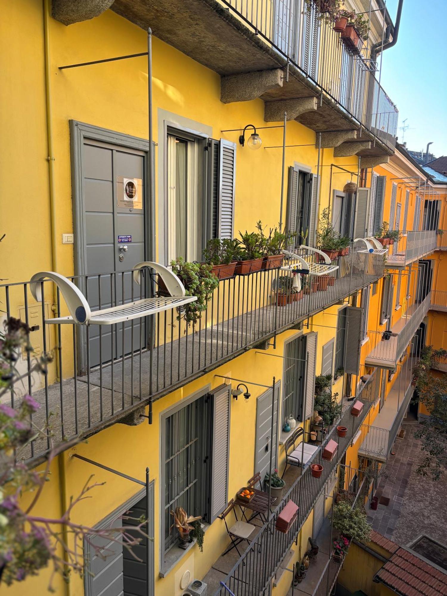 La Vecchia Milano-les Nubles Vannucci - Il Ballatoio E Il Cortile Milano