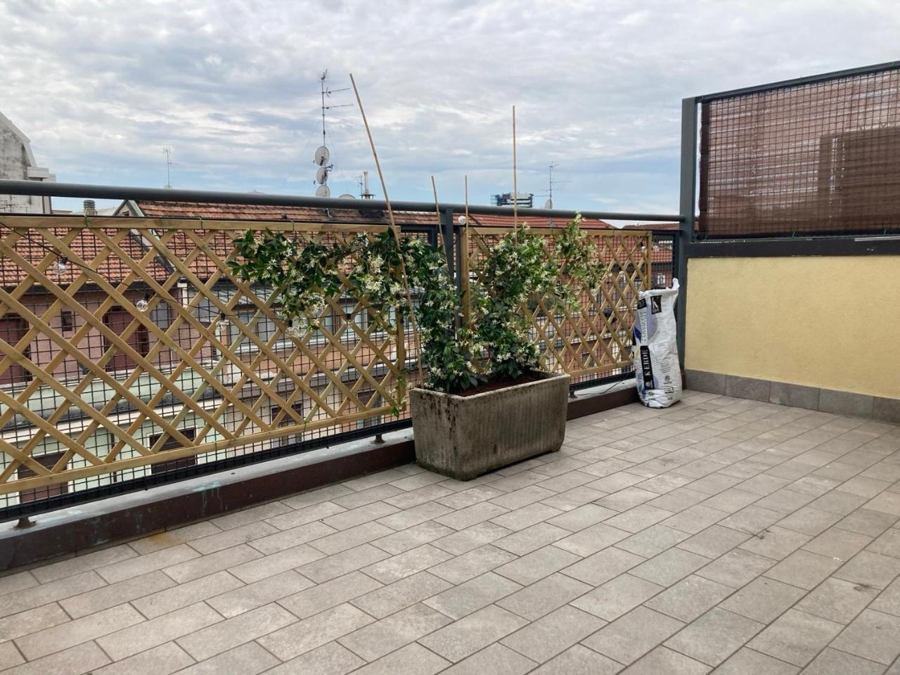 Monolocale Con Ampio Terrazzo * Milan