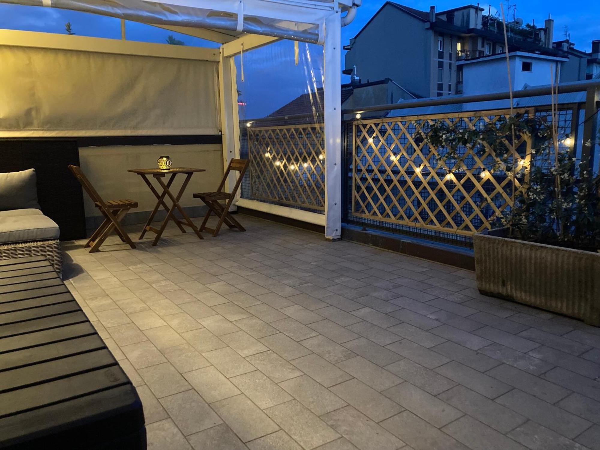 Monolocale Con Ampio Terrazzo * Milan