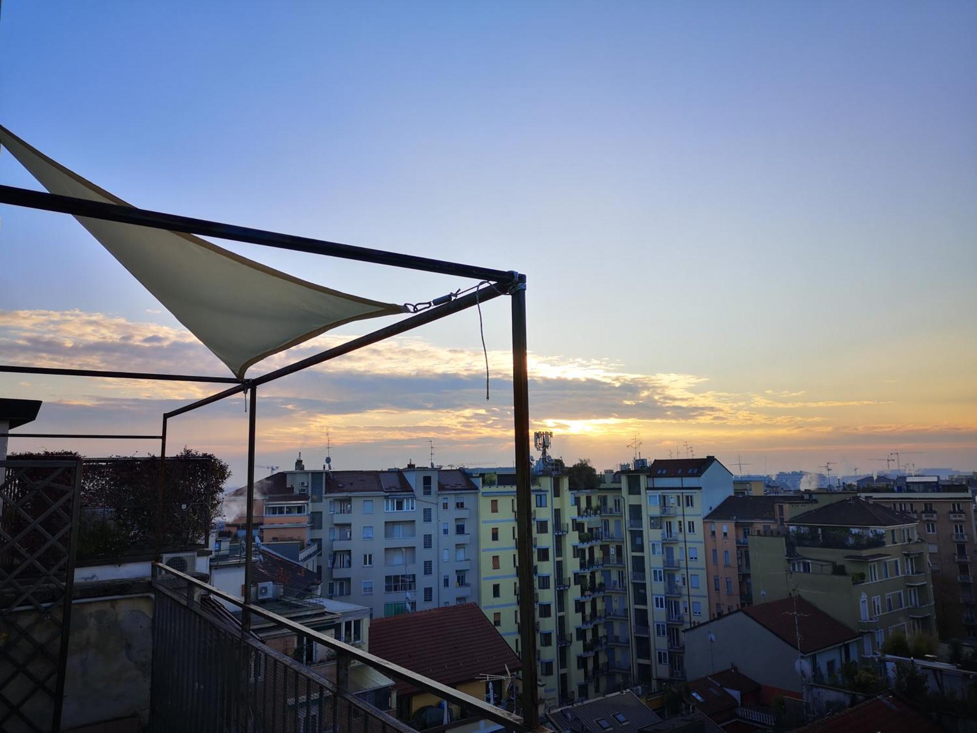 Skyline In Citta Studi A 1 Minuto Dal Metro Con Terrazzo Wi-fi E Netflix *