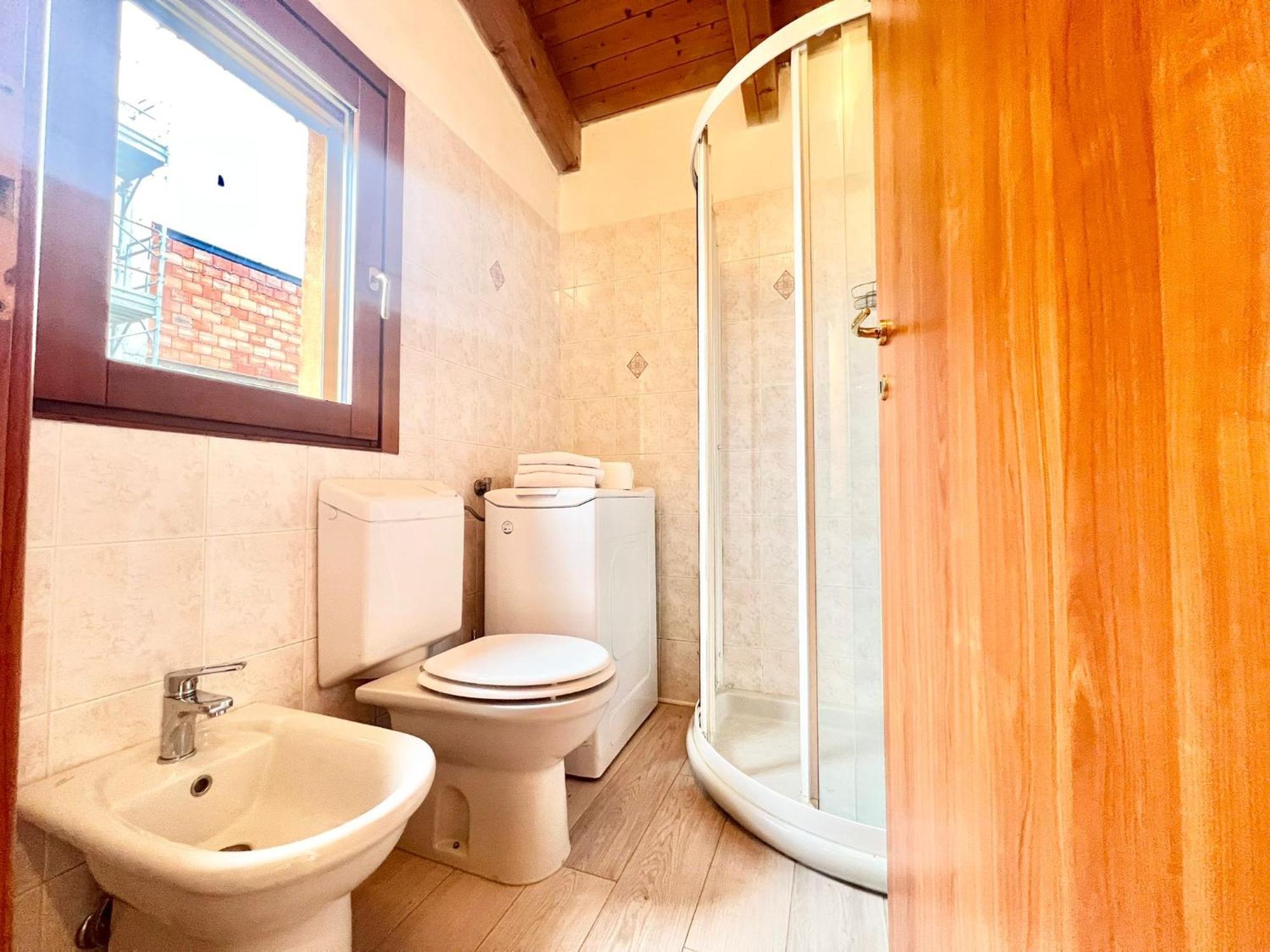 Appartamento Moderno Con Design Caldo E Accogliente, Con Parcheggio Gratuito E Balcone Privato, Vicino A Fiere, Eventi E Concerti Milano