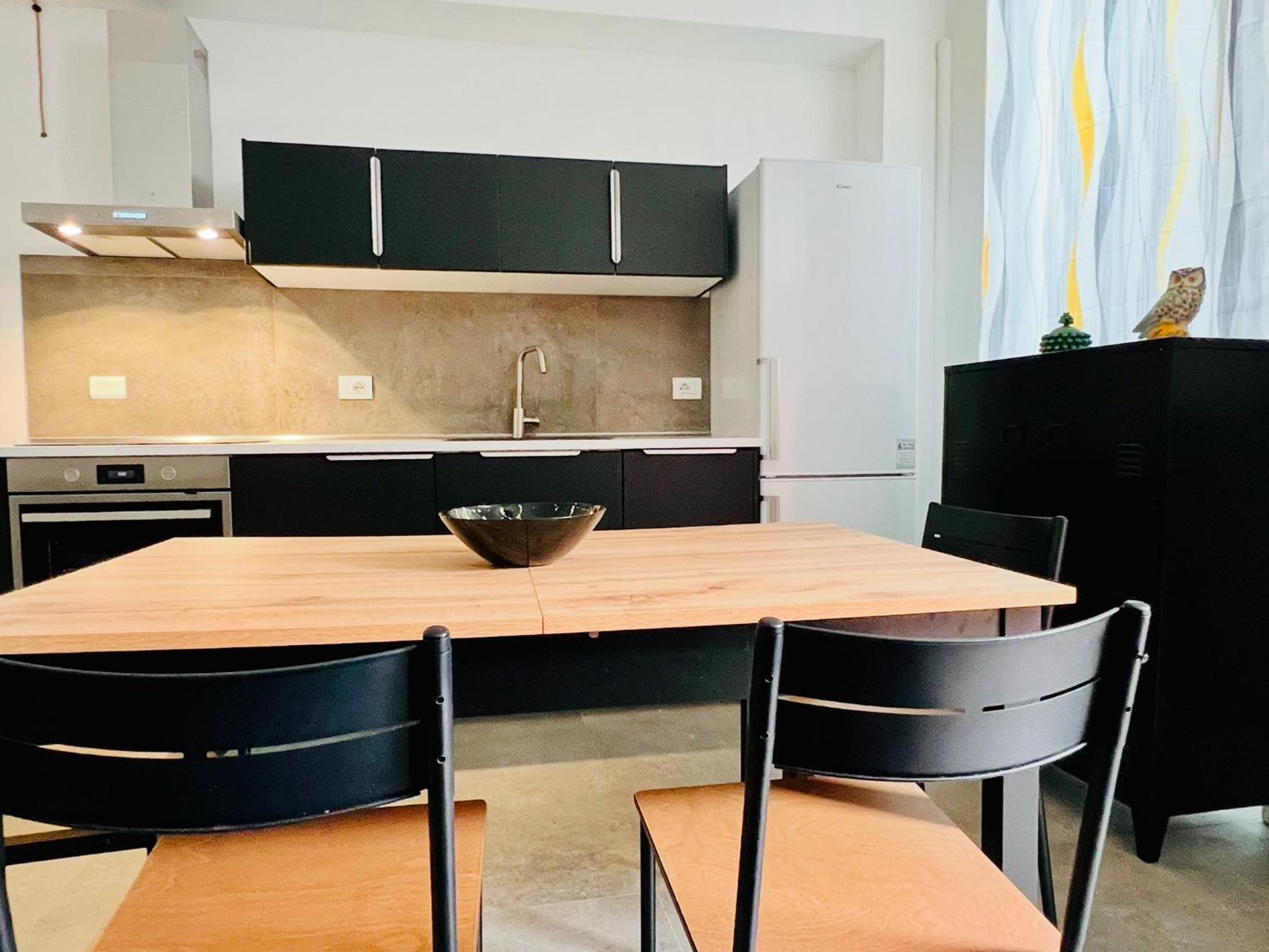 Flats And Modern In Navigli Milan