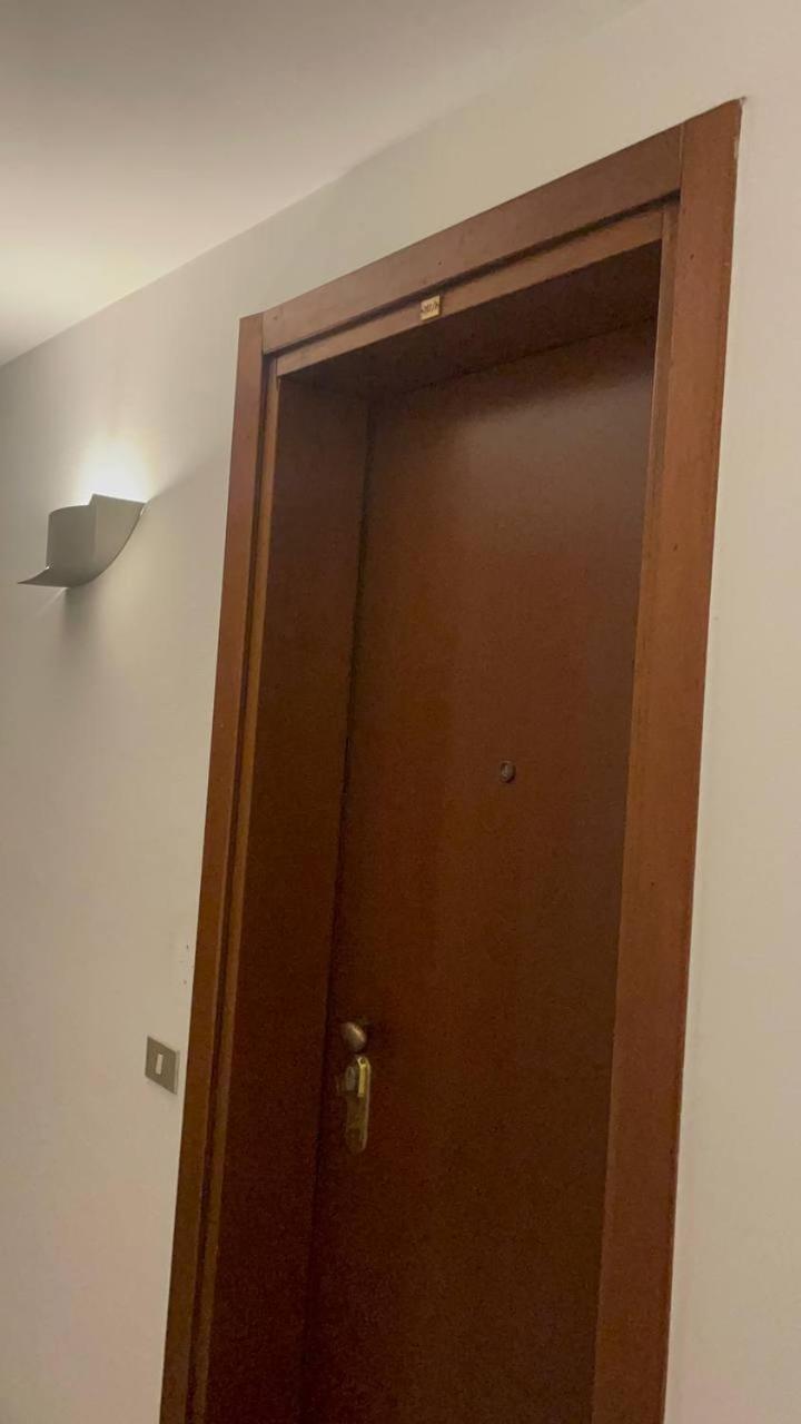 Metro Lanza Palace *