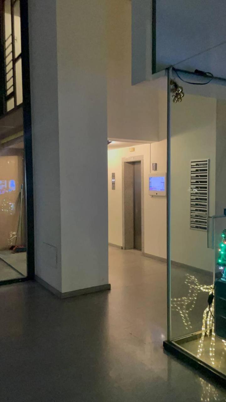 Metro Lanza Palace Aparthotel