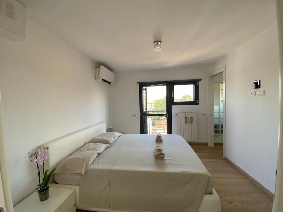 Penthouse Luce Near Metro-bus-tram * Milano
