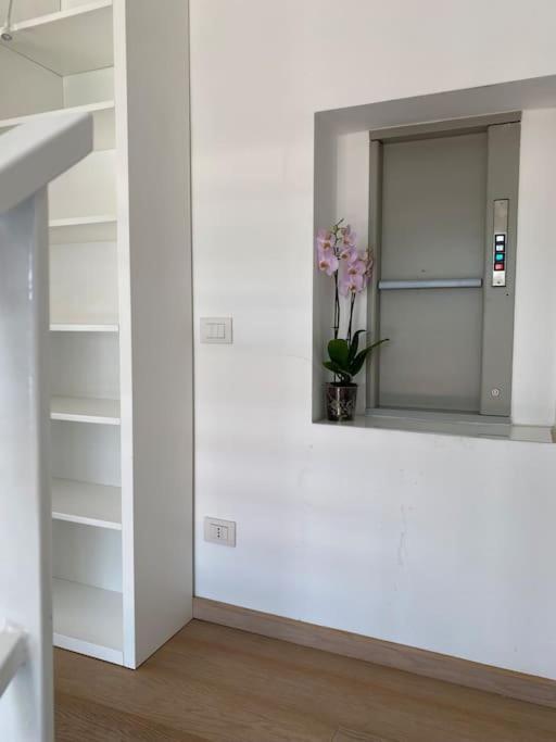 Penthouse Luce Near Metro-bus-tram Appartamento