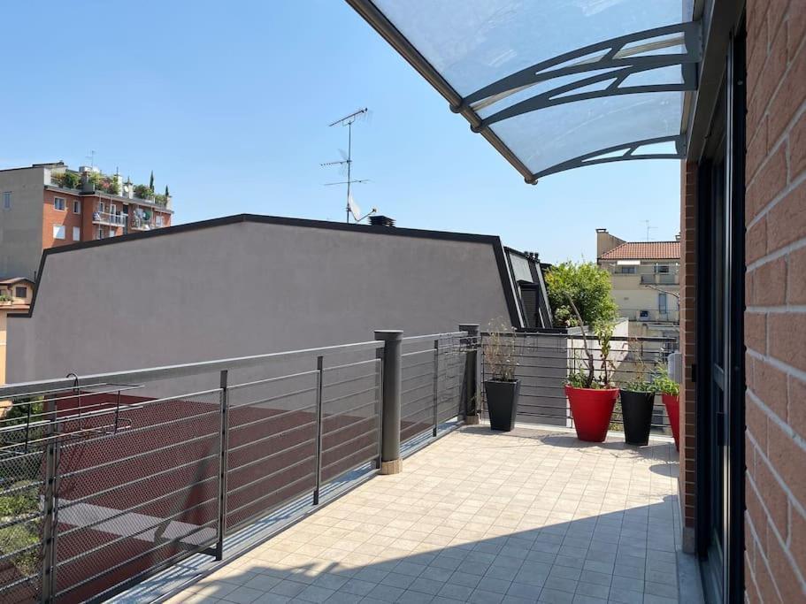 Penthouse Luce Near Metro-bus-tram Appartamento *